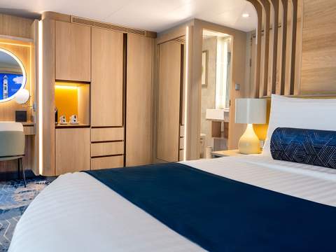 Legend of the Seas Surfside Family Suite (SF) cabin, photo 6 of 7