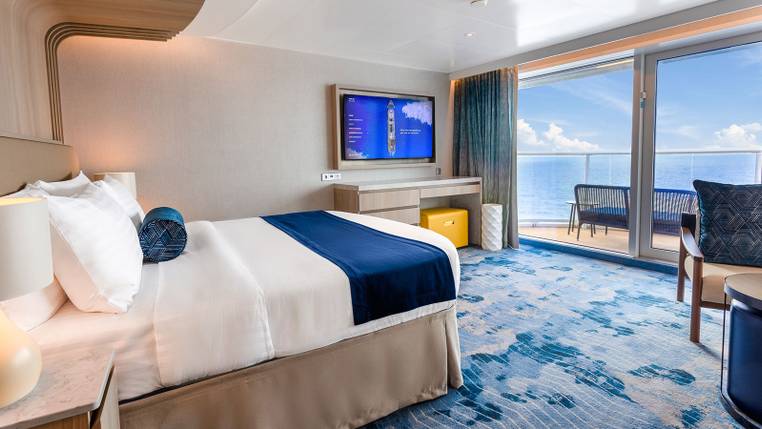 Hero of the Seas Sunset Suite (SS) bedroom, photo 2 of 5
