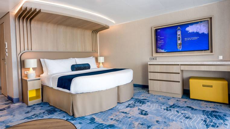 Hero of the Seas Sunset Suite (SS) bedroom, photo 4 of 5