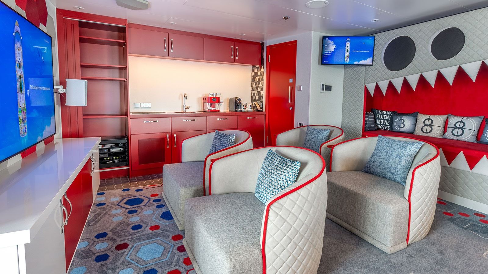Legend of the Seas Ultimate Family Townhouse (UL) living area, photo 5 of 13