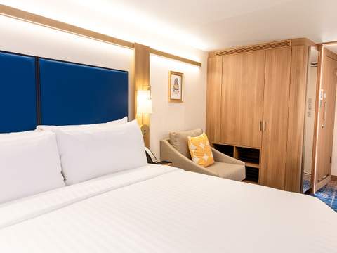 Legend of the Seas Interior (V4) cabin, photo 3 of 4 Legend of the Seas Interior (V4) cabin, photo 3 of 4