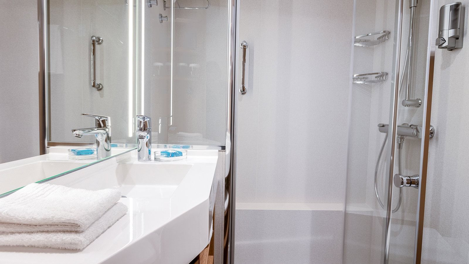 Hero of the Seas Interior (V4) bathroom