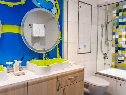 Icon of the Seas Ultimate Family Townhouse (UL) bathroom, photo 3 of 4