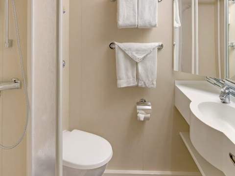 Jewel of the Seas Studio Interior (2W) bathroom