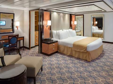 Liberty of the Seas Royal Suite - 1 Bedroom (RS) bedroom, photo 3 of 4