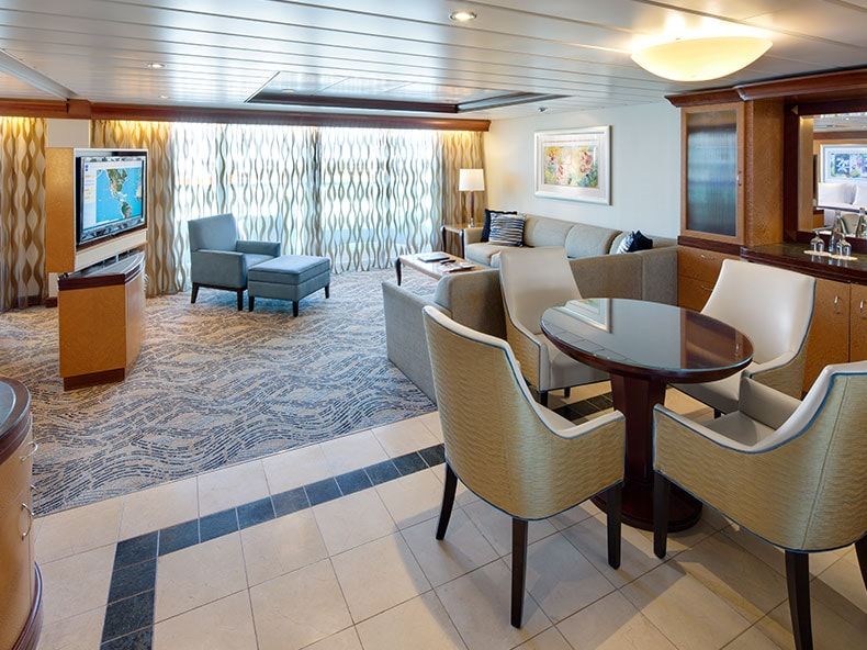 Mariner of the Seas Owner's Suite - 1 bedroom (OS) dining area