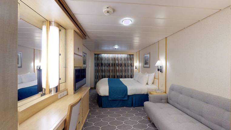 Navigator of the Seas Spacious Ocean View Balcony (1B) cabin, photo 3 of 3
