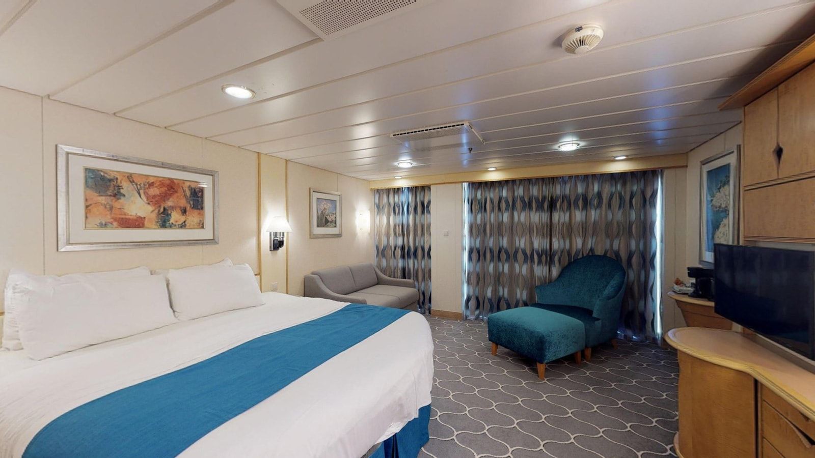 Navigator of the Seas Junior Suite (J3) cabin, photo 5 of 7