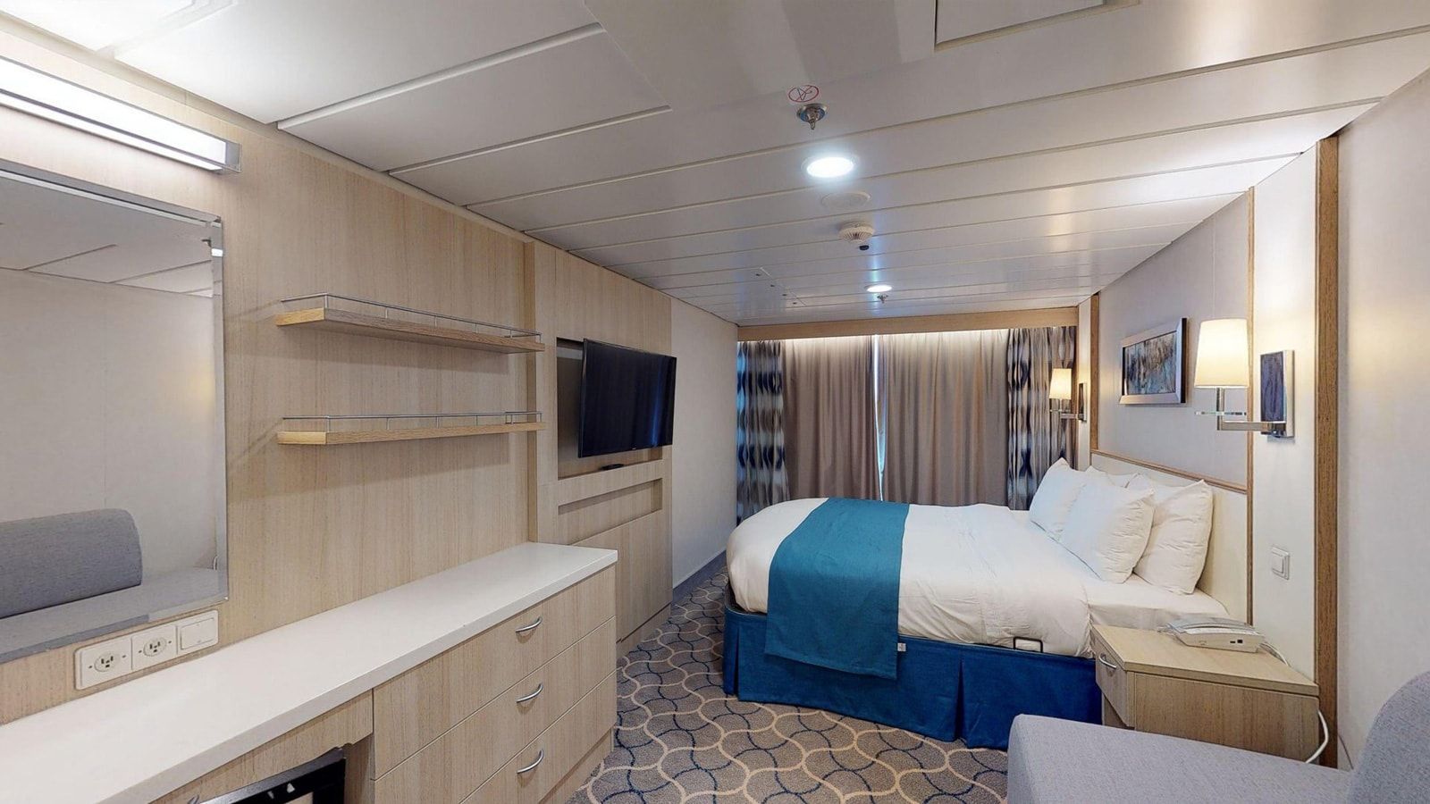 Navigator of the Seas Spacious Panoramic Ocean View (1L) cabin, photo 3 of 9