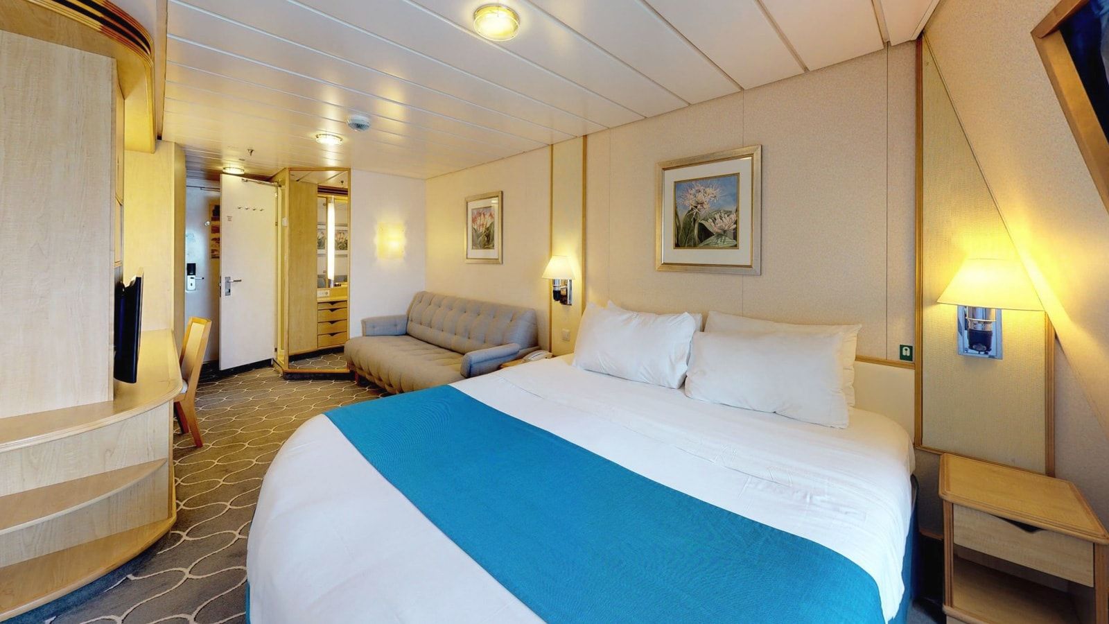 Navigator of the Seas Spacious Ocean View (4M) cabin, photo 3 of 3