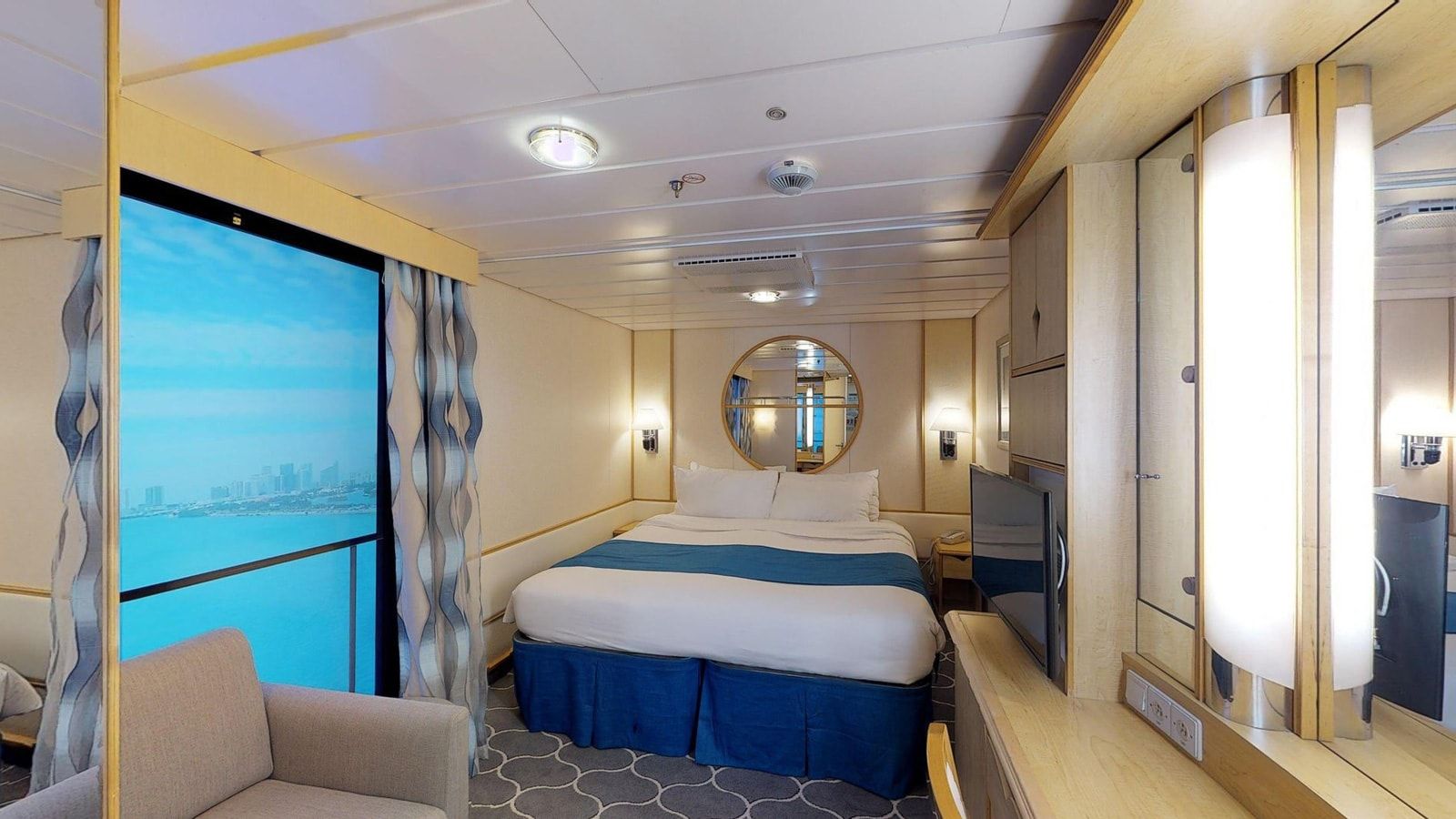 Navigator of the Seas Interior with Virtual Balcony (2U) cabin, photo 6 of 6