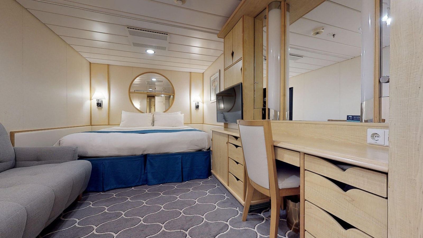 Navigator of the Seas Interior (4V) cabin, photo 3 of 4