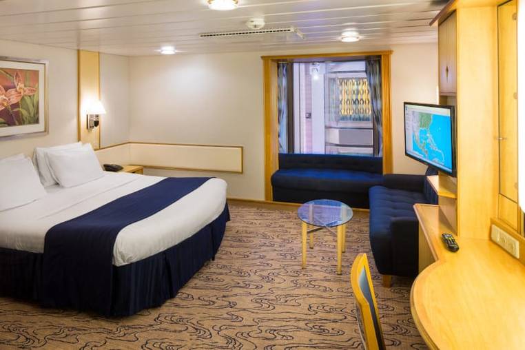 Navigator of the Seas Promenade View Interior - Accessible (2T) cabin, photo 4 of 4