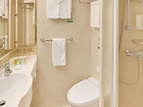 Navigator of the Seas Grand Suite - 2 bedroom (GT) bathroom, photo 3 of 3 Navigator of the Seas Grand Suite - 2 bedroom (GT) bathroom, photo 3 of 3