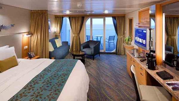 Oasis of the Seas Junior Suite (J3) cabin, photo 1 of 4