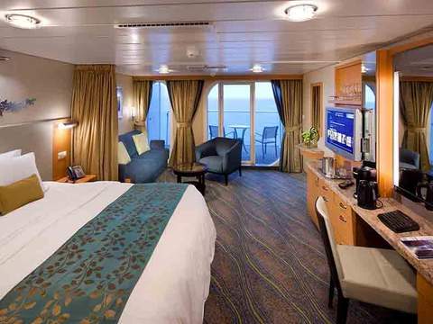 Oasis of the Seas Junior Suite (J3) cabin, photo 1 of 4