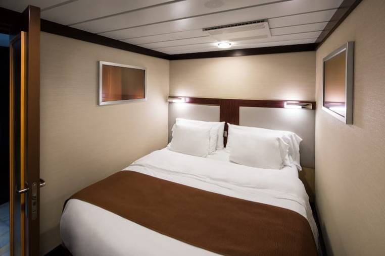 Oasis of the Seas Grand Suite - 2 Bedroom (GT) bedroom, photo 4 of 5