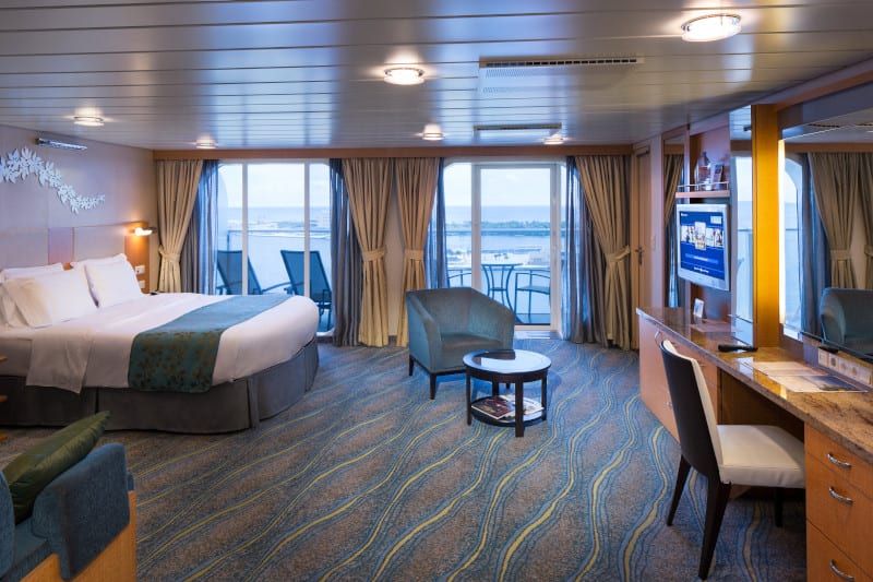 Oasis of the Seas Junior Suite (J3) cabin, photo 5 of 6