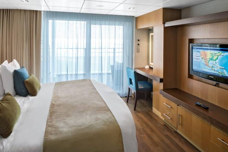 Oasis of the Seas Royal Loft Suite (RL) bedroom, photo 2 of 2