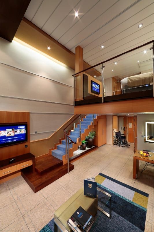Oasis of the Seas Crown Loft Suite (L1) living area, photo 4 of 4