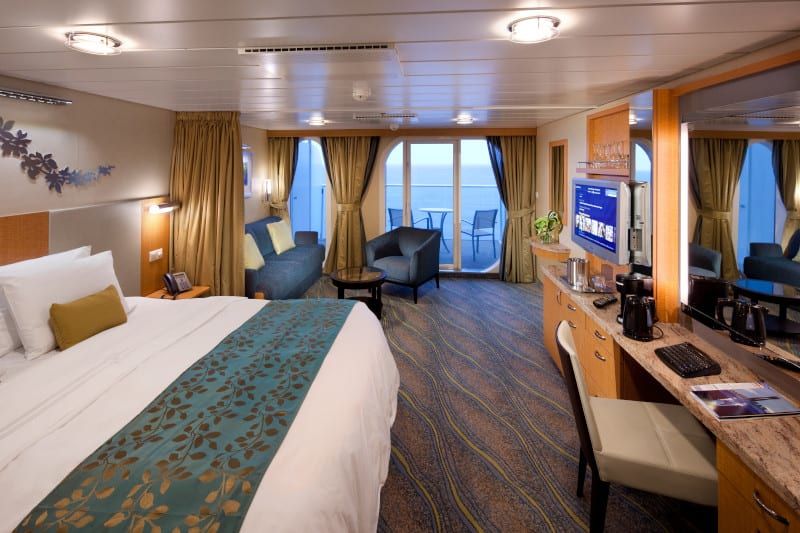 Oasis of the Seas Junior Suite (J3) cabin, photo 6 of 6