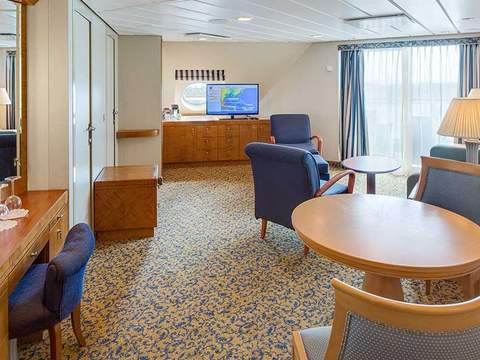 Serenade of the Seas Owner's Suite - 2 Bedroom (OT) dining area Serenade of the Seas Owner's Suite - 2 Bedroom (OT) dining area