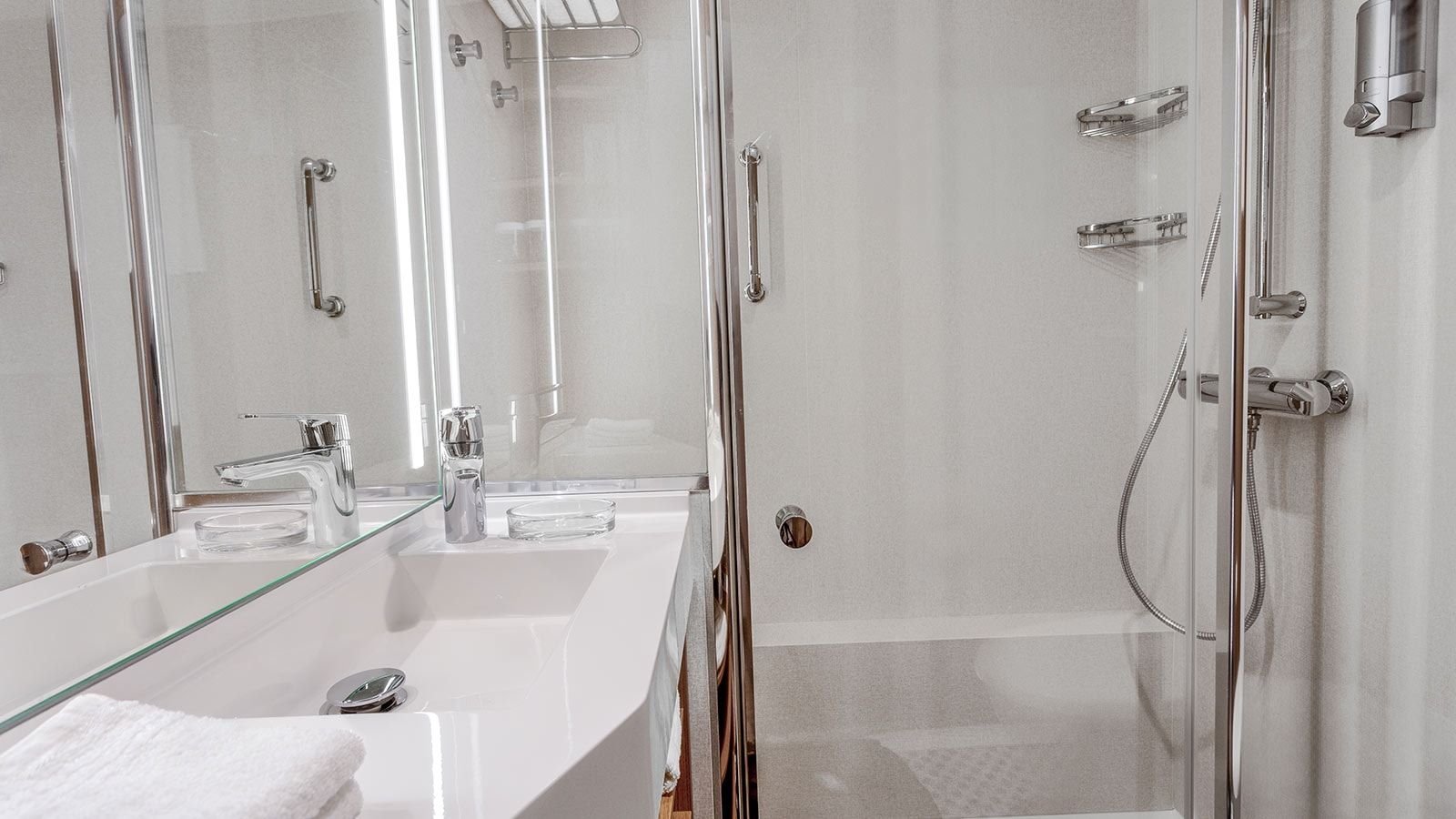 Star of the Seas Surfside Family View Interior (T5) bathroom