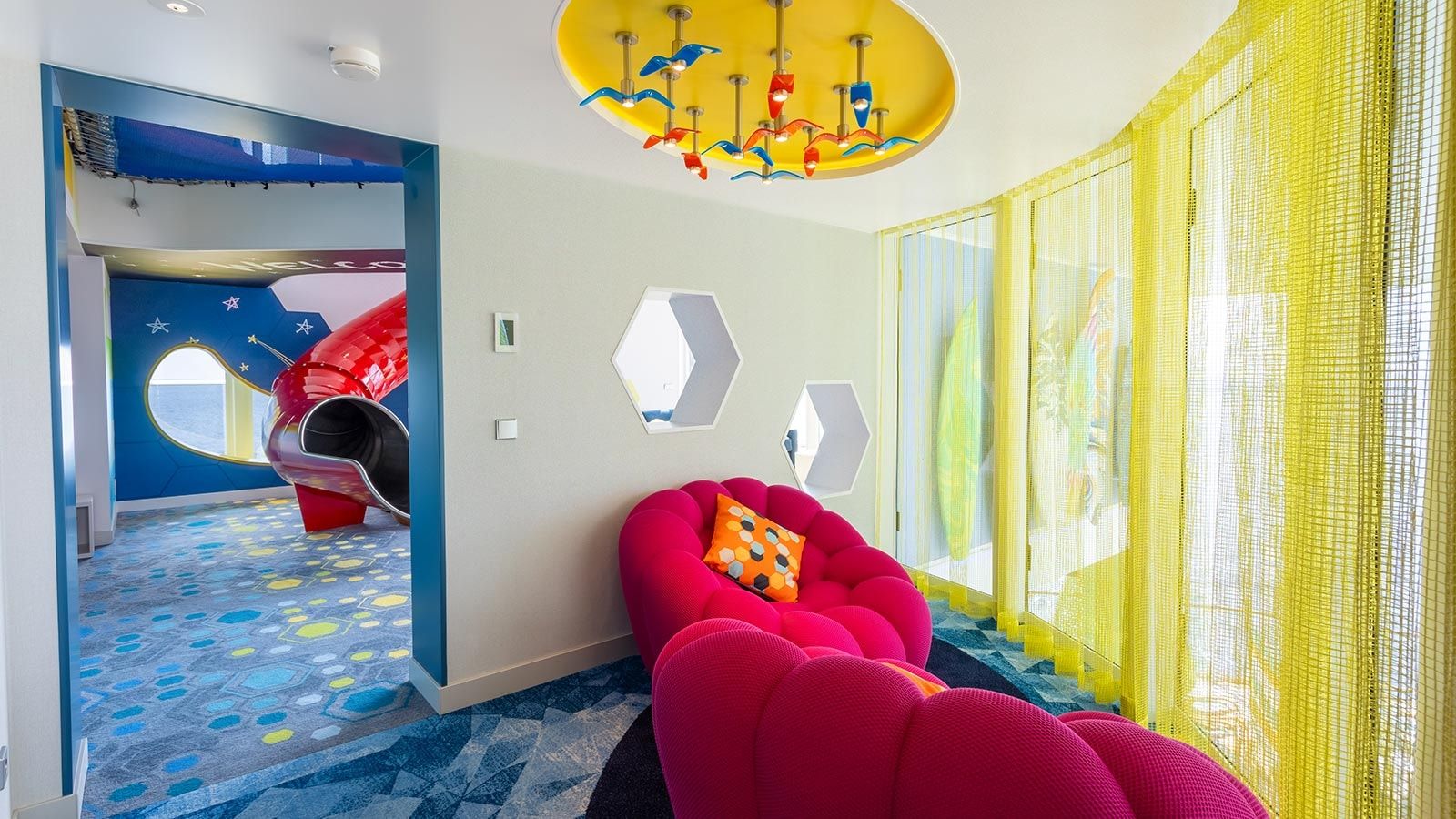 Star of the Seas Ultimate Family Townhouse (UL) living area, photo 2 of 13