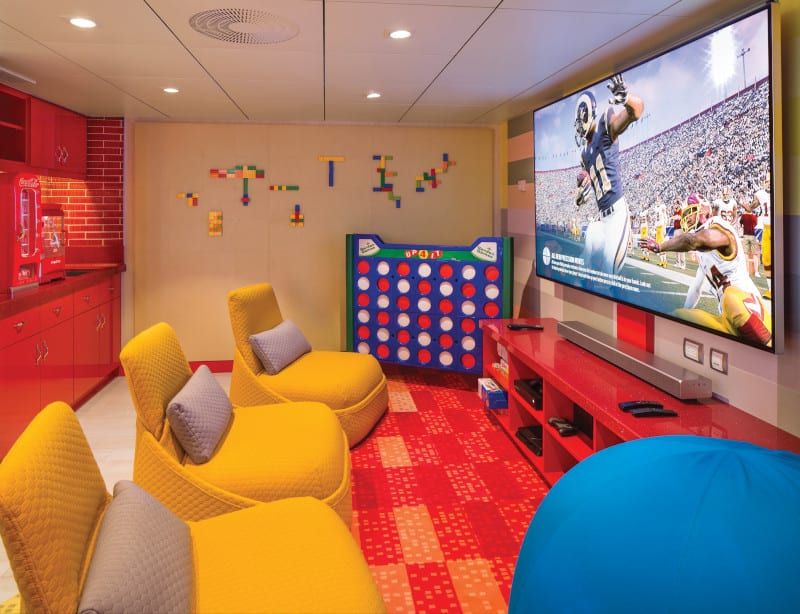 Symphony of the Seas Ultimate Family Suite (US) living area, photo 10 of 12