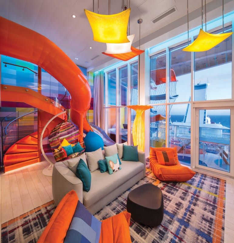 Symphony of the Seas Ultimate Family Suite (US) living area, photo 11 of 12