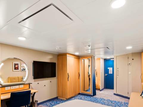 Utopia of the Seas Spacious Interior (1R) cabin, photo 1 of 4