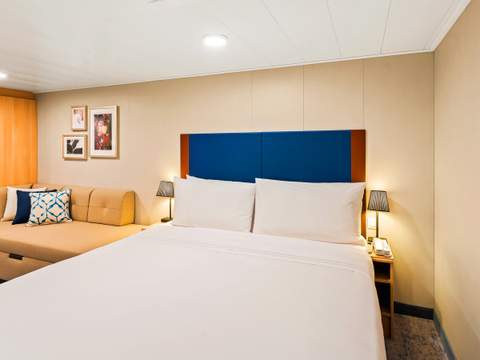 Utopia of the Seas Spacious Interior (1R) cabin, photo 2 of 4