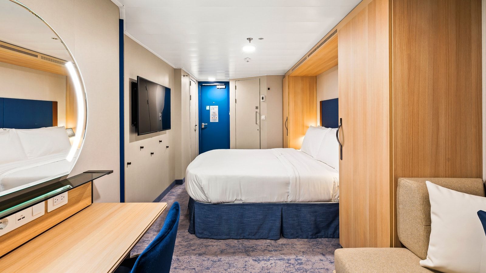 Wonder of the Seas Interior with Virtual Balcony (4U) cabin, photo 2 of 6