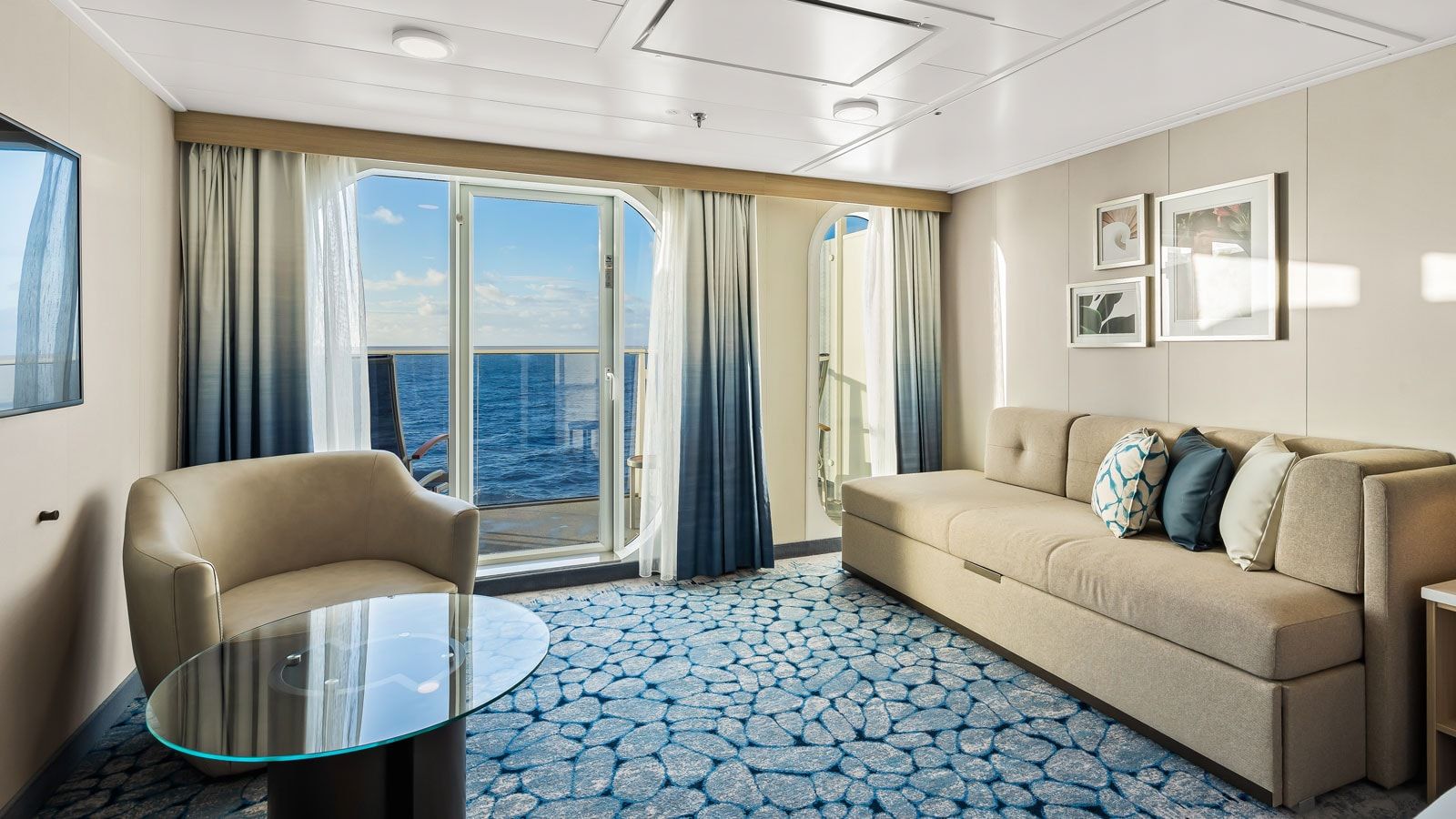 Utopia of the Seas Sky Junior Suite (JY) cabin, photo 3 of 4