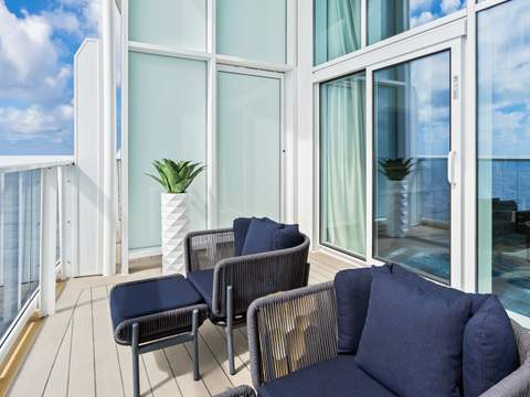 Wonder of the Seas Crown Loft Suite (L1) balcony