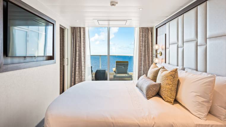 Utopia of the Seas Owner's Suite - 1 Bedroom (OS) bedroom