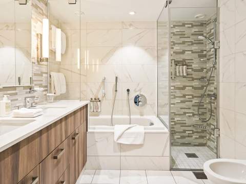 Utopia of the Seas Owner's Suite - 1 Bedroom (OS) bathroom, photo 1 of 3