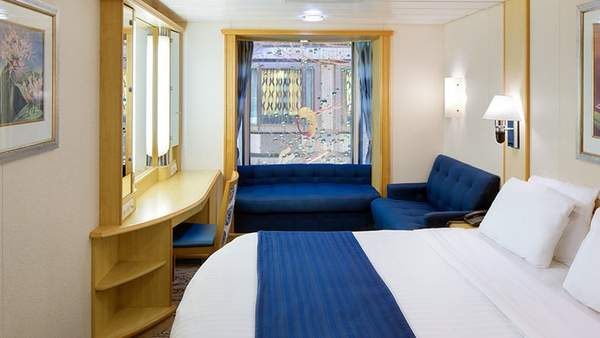Voyager of the Seas Promenade View Interior (2T) cabin, photo 1 of 3