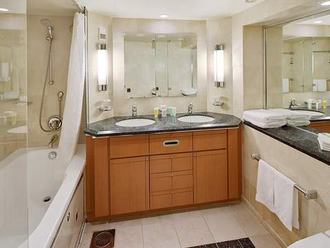 Voyager of the Seas Grand Suite - 1 Bedroom (GS) bathroom, photo 1 of 3