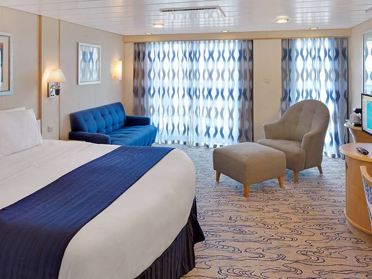 Voyager of the Seas Junior Suite (J3) cabin, photo 1 of 4