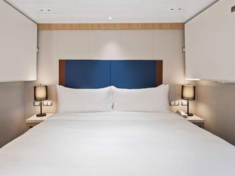 Wonder of the Seas AquaTheater Suite with Large Balcony - 2 Bedrooms (A2) bedroom, photo 2 of 2