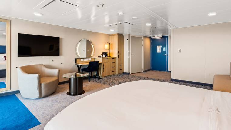Wonder of the Seas Junior Suite (J3) cabin, photo 2 of 5