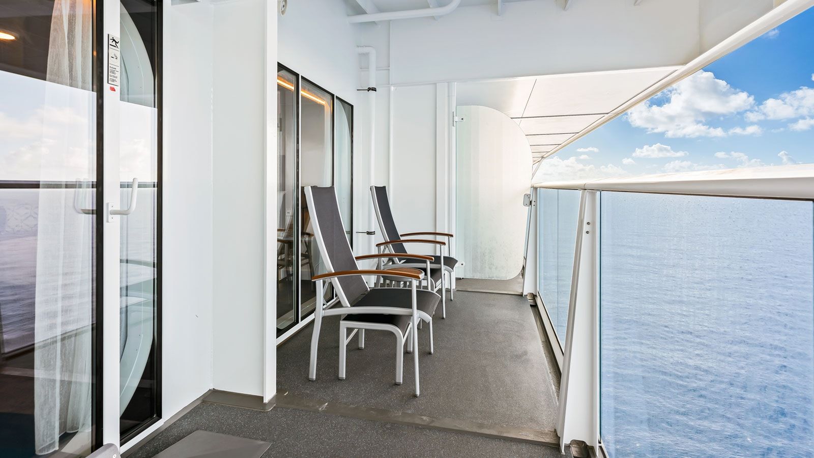Wonder of the Seas Junior Suite (J3) balcony