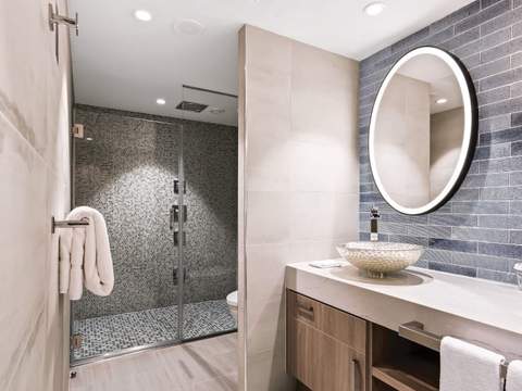 Wonder of the Seas Royal Loft Suite (RL) bathroom, photo 3 of 3