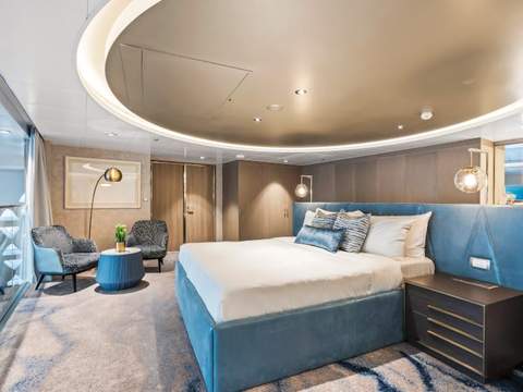 Wonder of the Seas Royal Loft Suite (RL) bedroom, photo 5 of 5