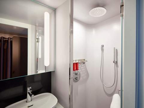 Virgin Voyages The Sea Terrace (TR) bathroom, photo 3 of 3