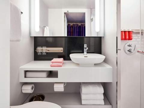 Virgin Voyages Solo Insider (I1) bathroom Virgin Voyages Solo Insider (I1) bathroom