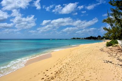 George Town Cruise Port - West Bay Beach