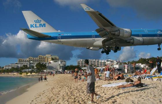 Maho Beach (airplane beach)