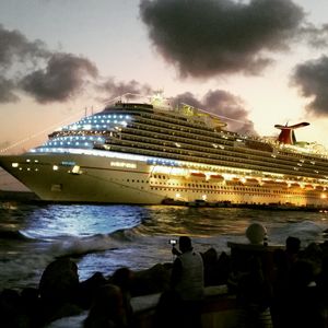 Carnival Breeze